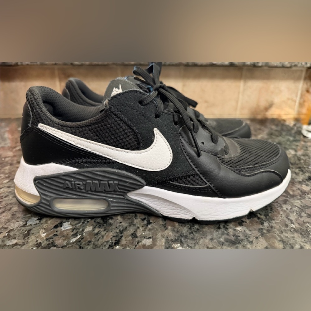Nike Air Max Black and White Athletic Shoes, Size 8.5